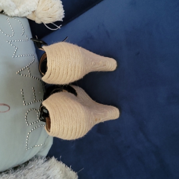 Shoes - Picture 3 of 3